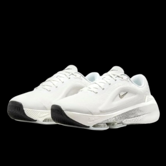 Nike Shoes - Nike Versair Running PRM Womens Size 8 White Silver Metallic Black